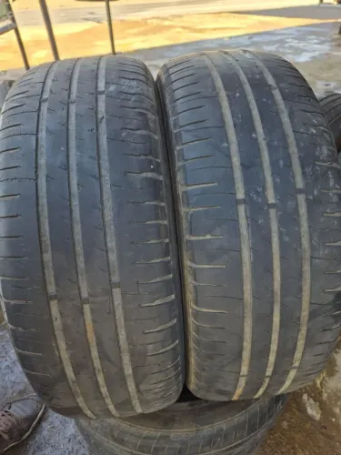 Par de pneu 195/60/15 Michelin Meia vida