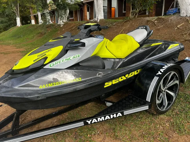 Sea-Doo GTR 230 com carreta.
