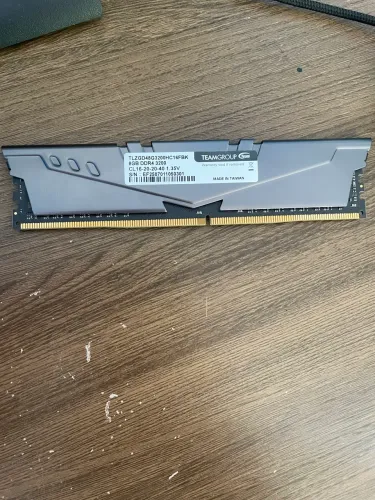MEMÓRIA RAM Team Group T-Force Vulcan Z 8GB DDR4 320Hz Cinza