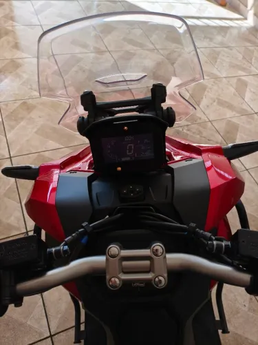 Moto muito nova.