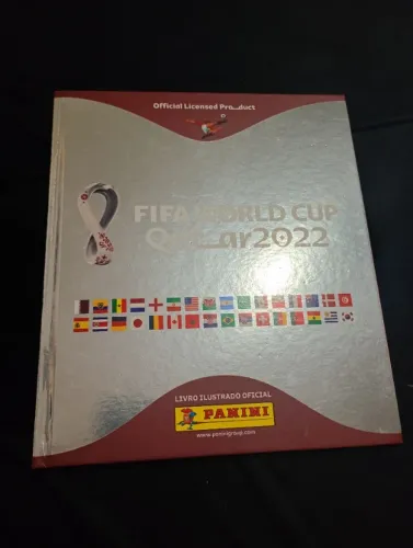 Álbum copa do mundo 2022 prata faltando 50 figurinhas