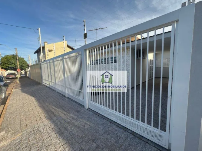 Casa com 3 dormitórios para alugar, 200 m² por R$ 3.981,00/mês - Jardim dos Seixas - São J