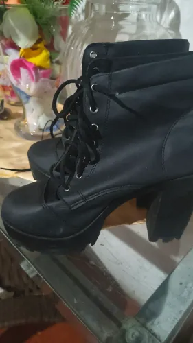 Bota usada apenas 2 vezes