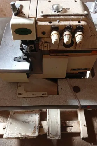 Máquina de costura industrial overloque