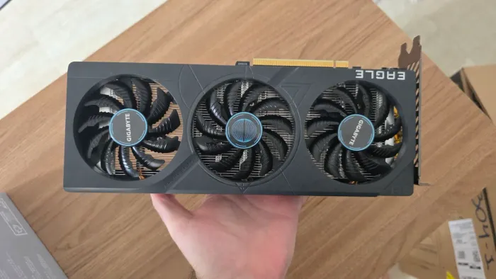 NVIDIA 4060 GIGABYTE EAGLE TRIPLE FAN