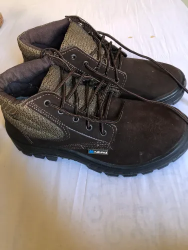 BOTA NOVA USADA SÓ UMA VEZ! PRA VENDER LOGO! 90,00