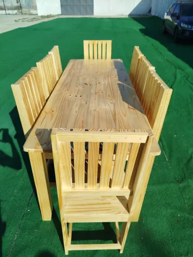 Conjunto mesa e 8 cadeiras madeira de pinus 
