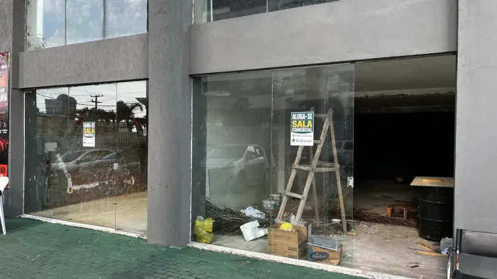 Sala Comercial Ampla para Aluguel - Fachada em Vidro | Excelente Localização