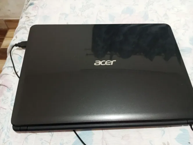 Notebook Acer Intel inside core i3.