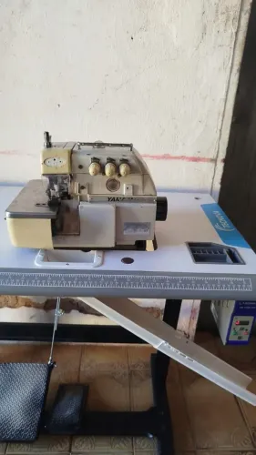 MÁQUINA DE COSTURA/ OVERLOQUE 