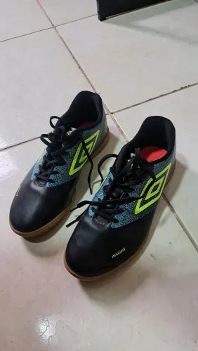 Tênis umbro futsal
