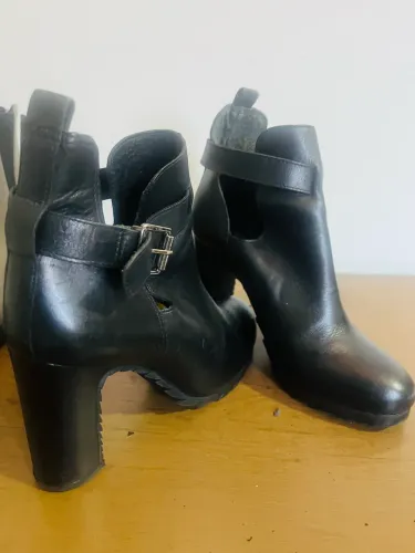 Bota couro arezzo 35/36