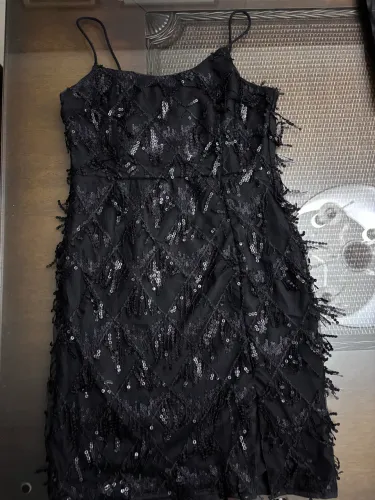 Lindo vestido de lantejoula preto PP em ótimo estado