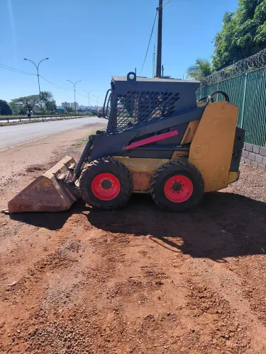 Mini carregadeira volvo mc90b