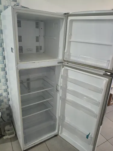 Vende se uma geladeira duplex Panasonic 387Lt