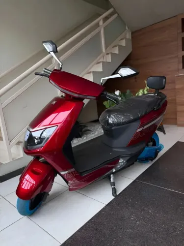 Moto elétrica Uniker t3 motor 800w 70km de autonomia