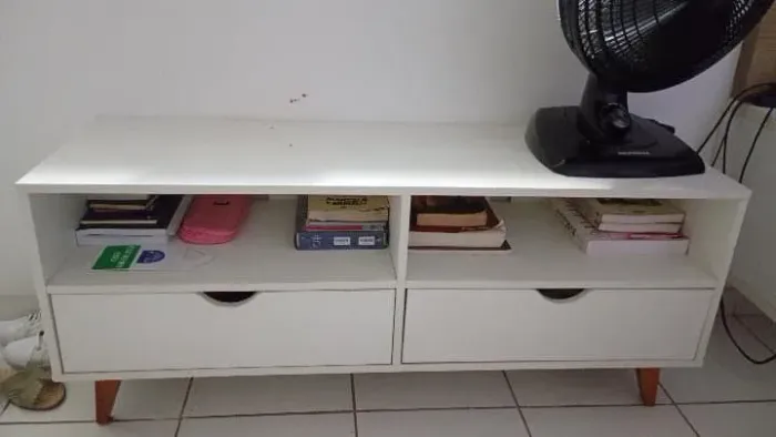 Vendo aparador em MDF em excelente estado com duas gavetas na cor branca