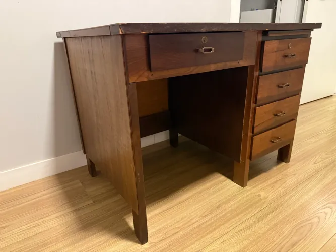 Escrivaninha de madeira maciça 