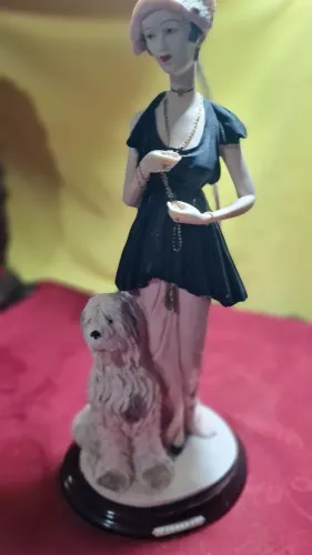 Escultura de resina 39 cm.