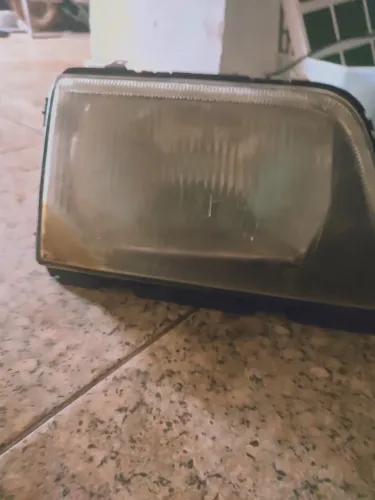Estou vendendo farol de Monza só uma unidade