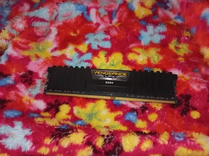 MEMORIA RAM DDR4 CORSAIR 16GB 2400MHZ