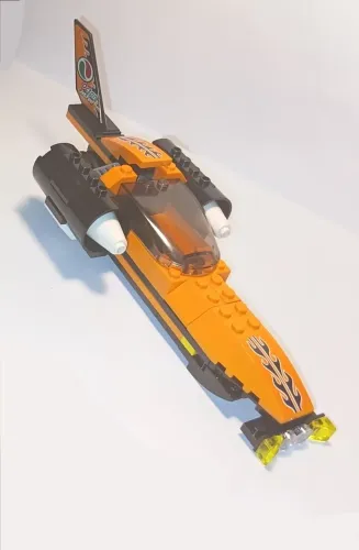 LEGO Nave Espacial Laranja - Aventura, Imaginação e Criatividade!