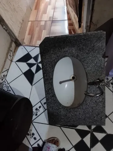 Vendo pia de banheiro mármore cuba de porcelana