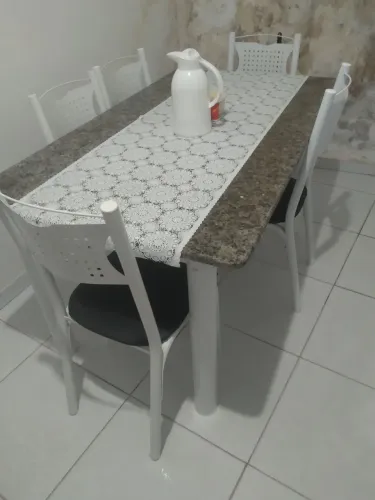 Vendo mesa com 6 cadeiras em ótimo estado