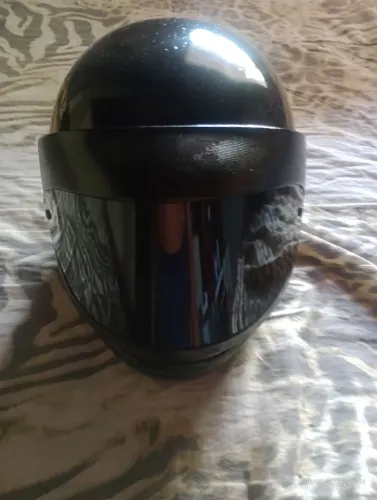 Vendo um capacete