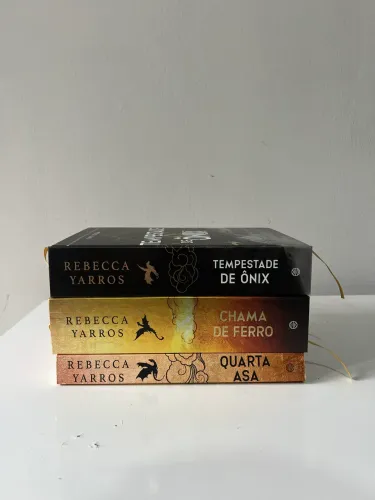 Coleção O Empíreo 3 Livros | Quarta Asa | Chama de Ferro | Tempestade de Ônix
