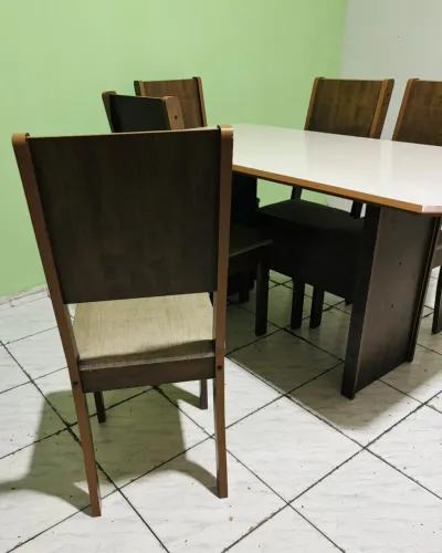 Mesa de Jantar com 6 Cadeiras - Madeira - Excelente Estado