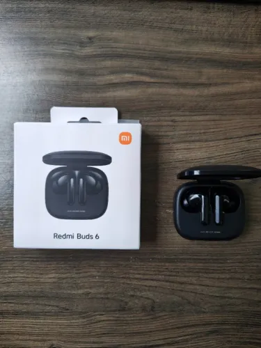 Fone de Ouvido Bluetooth Xiaomi Redmi Buds 6 - Completo na Caixa