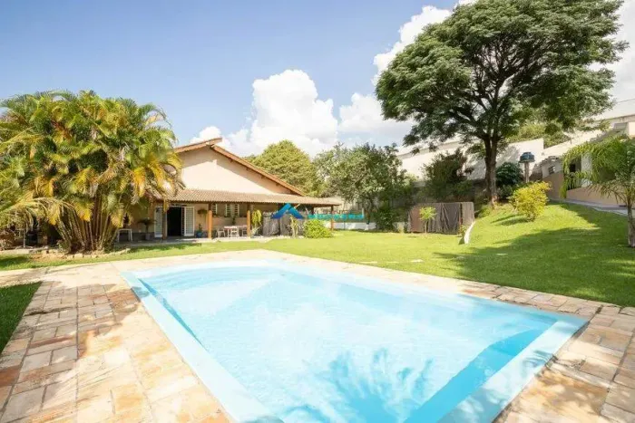 Oportunidade de negócio, Casa Térrea de 4 Dorms, Total de 2.500 M², Morada Mediterrânea (E