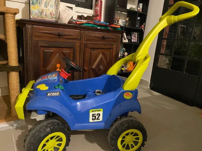 Carro de empurrar ou pedalar