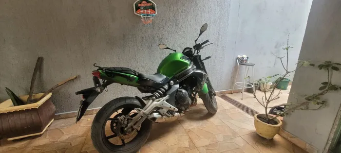 Linda Kawazaki 650cc