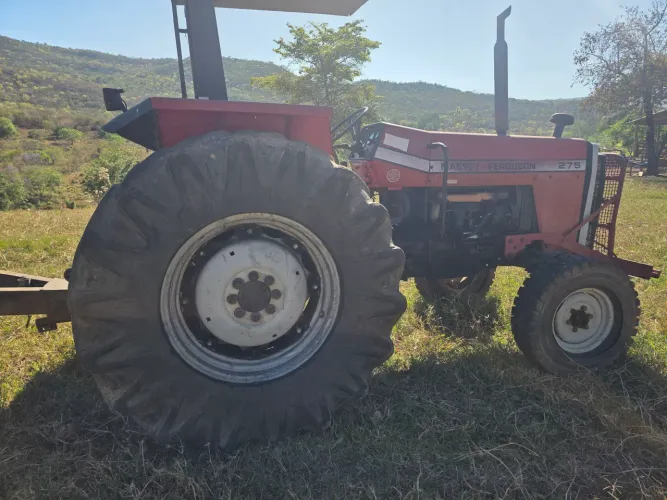 Trator MF 275 em otimo estado