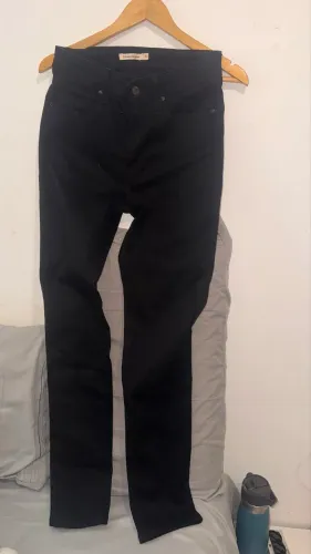 Calça Levis original nunca usada