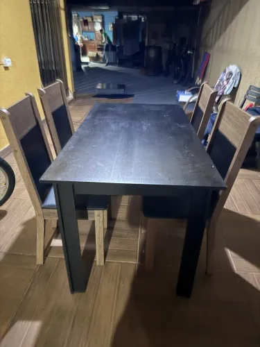 Mesa com 4 cadeiras