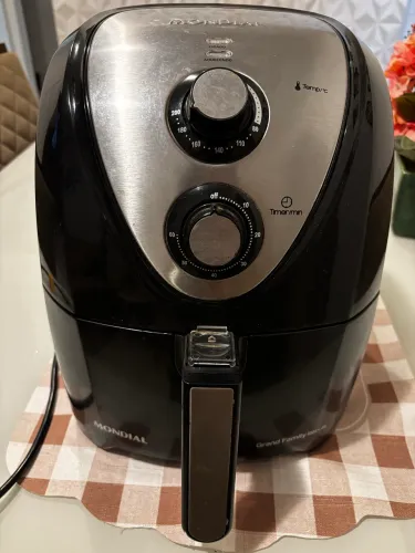 Vendo Air fryer semi nova, muito conservada