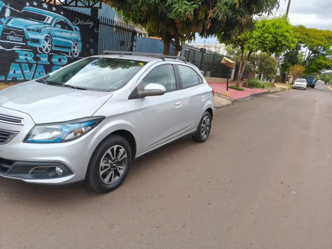 Chevrolet Onix Hatch LTZ 1.4 8V Flex Power Aut. 4P 2016