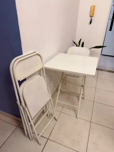 Mesa e Cadeiras de Metal