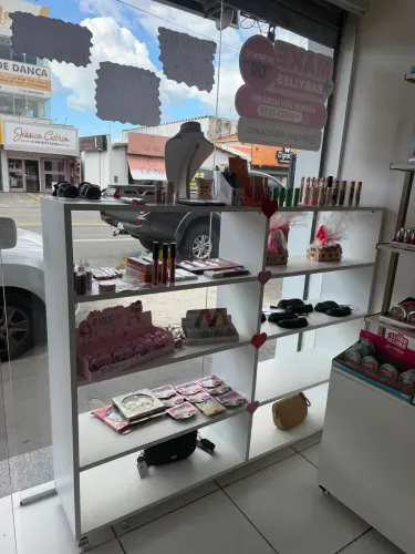 Vende se prateleira mostruário para frente de loja