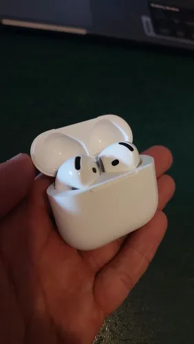 Apple AirPods 4