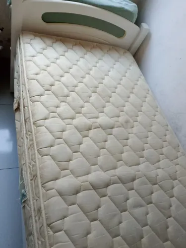 Cama solteiro com colchão d50