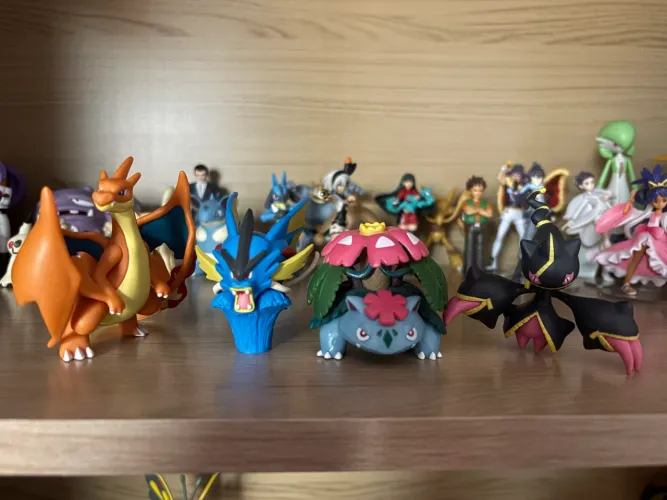 Action Figure Pokémon Mega - Charizard, Gyarados, Venusaur e Banette
