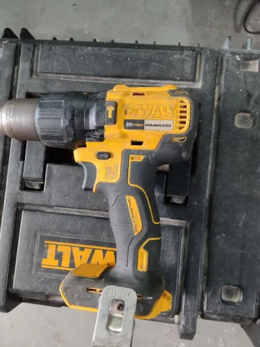 furadeira e parafusadeira sem fio DeWalt 20V MAX