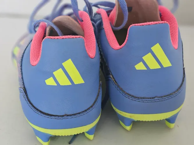 Chuteira trava adidas 38