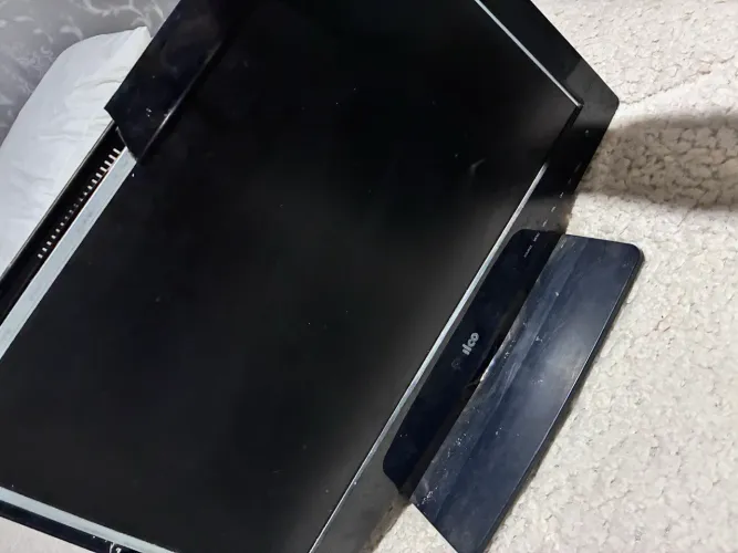 Televisão Philco funcionando- detalhe na carcaça
