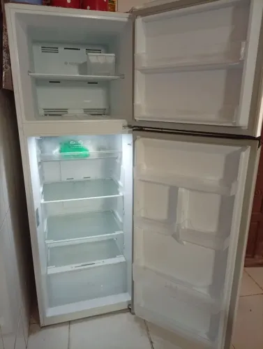 Vendo geladeira em perfeito estado , transformador incluso