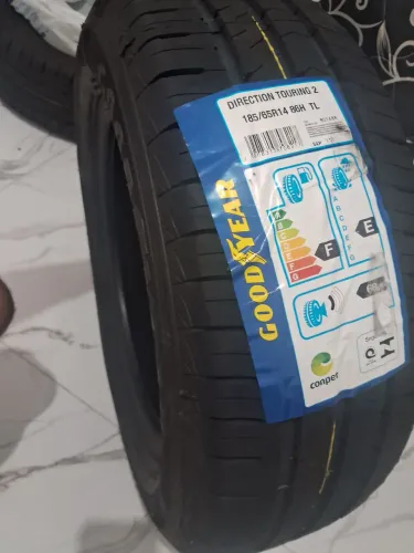 Vendo 2 pneus Goodyear 185/65/14 novos